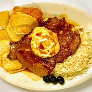 Bife á casa (Sauteed steak with rice, egg and homemade fries)