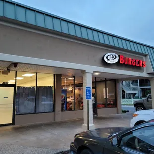 the outside of the restaurant