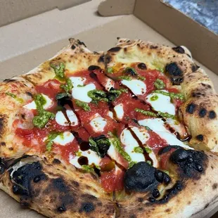 Caprese pizza
