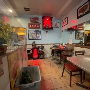 ows the interior of the restaurant