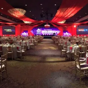 Lighting and decor at Bonaventure hotel