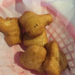 ows a basket of fried food