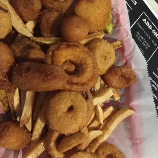 ows a basket of onion rings