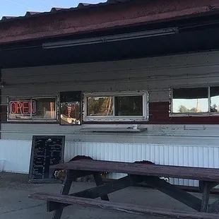 the outside of the restaurant