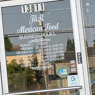 Update of hours. The listing says open on Sunday. But to my disappointment they are not.