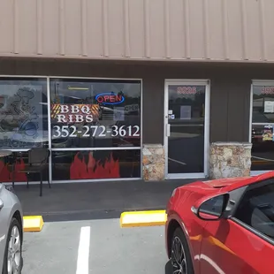 the outside of the restaurant