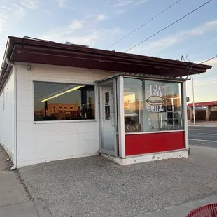 the outside of a restaurant