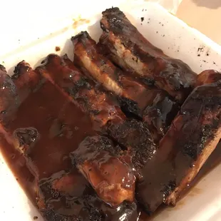 Sweet and smokey sauce with a little kick at the end. Delicious!