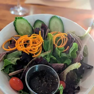 Side house salad with balsamic dressing