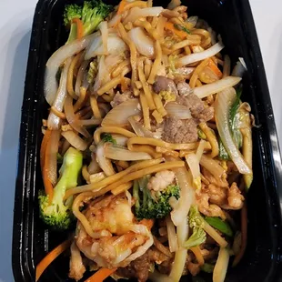 Chicken Lo Mein