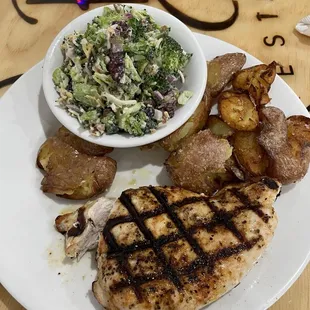 Grilled chicken, mashed taters, broccoli salad