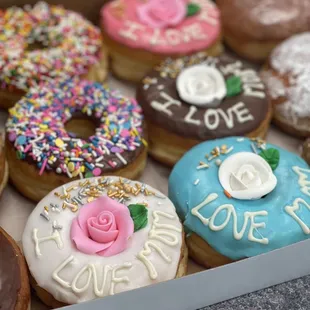 Mothers&apos; Day Donuts