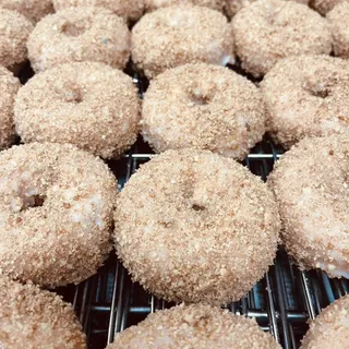 Cinnamon crum glaze donuts
