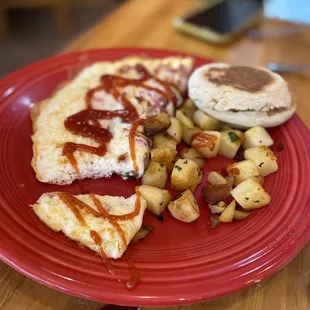 a plate of breakfast foods