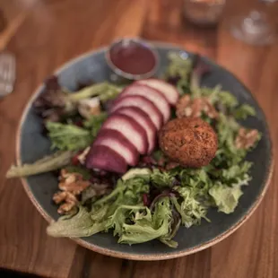 PEAR &amp; GOAT CHEESE salad