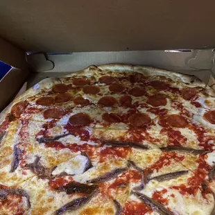 1/2 anchovies 1/2 pepperoni DELICIOUS