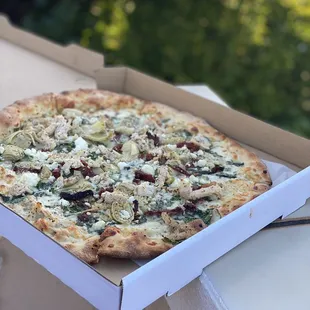 Special- smoked chicken, spinach, artichoke, sun dried tomatoes, garlic, and feta