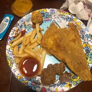 I ordered a platter didn't realize it would be so much food . The scallops were delicious I ate most left one on the plate