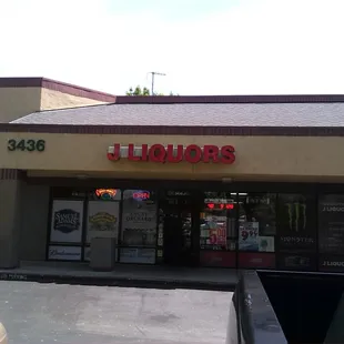 Clean and nearest bus stop easy parking and near food