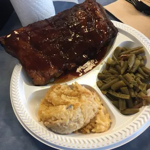 ribs, green beans and mashed potatoes