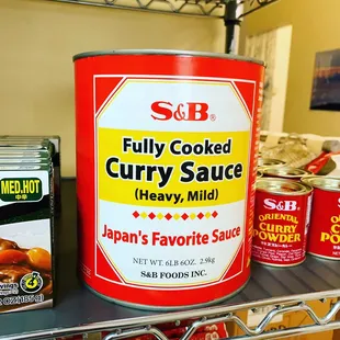 a can of curry sauce on a shelf