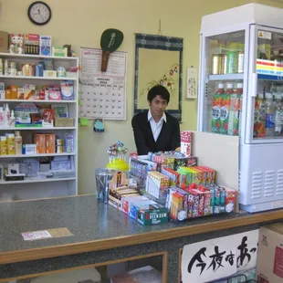 uh oh, grumpy worker sandy! (jesse is taller)