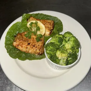 Alaskan baked cod with broccoli