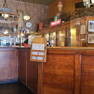 This restaurant is an icon in Phoenix!  The best hogies/heroes in town. Thank you!