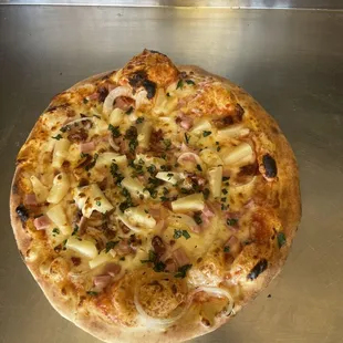 Hawaiian Pizza
Pineapple, mozz, ham, bacon, onion, topped with parsley