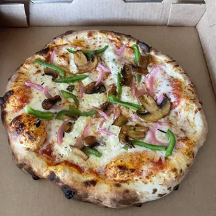Veggie
house made goat cheese mix, marinated mushrooms, green pepper, Pickled red onion