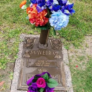 ws a grave with flowers on it