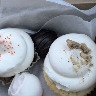 Left: carrot cake Right: cookie dough Top &amp; bottom: cake balls