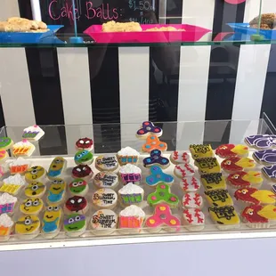 Minions, Jayhawk and fidget spinner cookies!