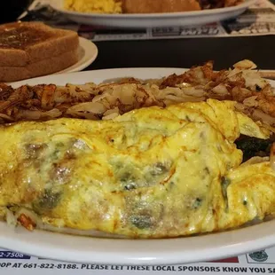 an omelet and hash browns