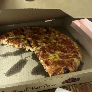 Large pepperoni pizza