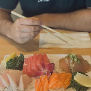 New lowkey sushi restaurant that hits the spot. I got the sashimi platter , super fresh and delicious. Will be going back again.