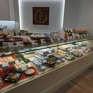 Gift boxes/prepackaged desserts