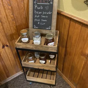 They sell rubs, spices and sauce