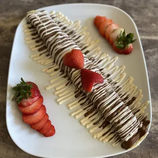 Banana strawberry crêpes