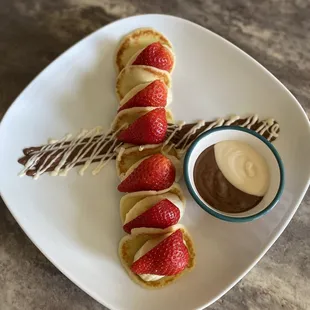 Banana strawberry crêpes bites