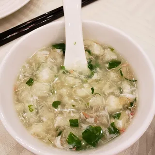 Crab Meat and Fish Maw with Vegetables Soup