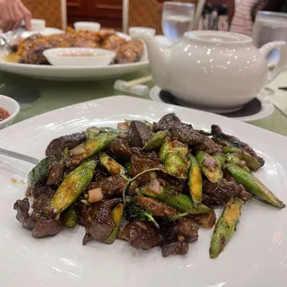 Beef Stir-Fried with Garlic