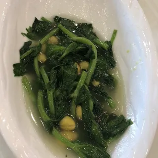 Ginkgo and Dried Bean Curd with bean seedlings in broth.
