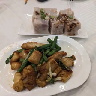 Seafood with Pan Fried Rice Noodle in Black Bean Sauce