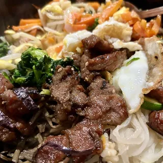 13. Kalbi Dolsot Bibimbop