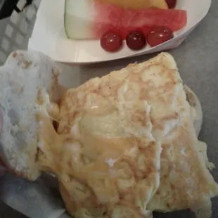 S/E/C sanchwich with side of fruit