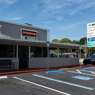 the outside of a restaurant
