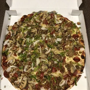 18 inch Deluxe pizza.
