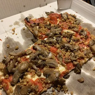 Sausage pepperoni and mushroom.  Excellent