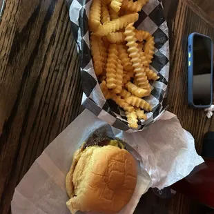 Bacon cheeseburger with fries